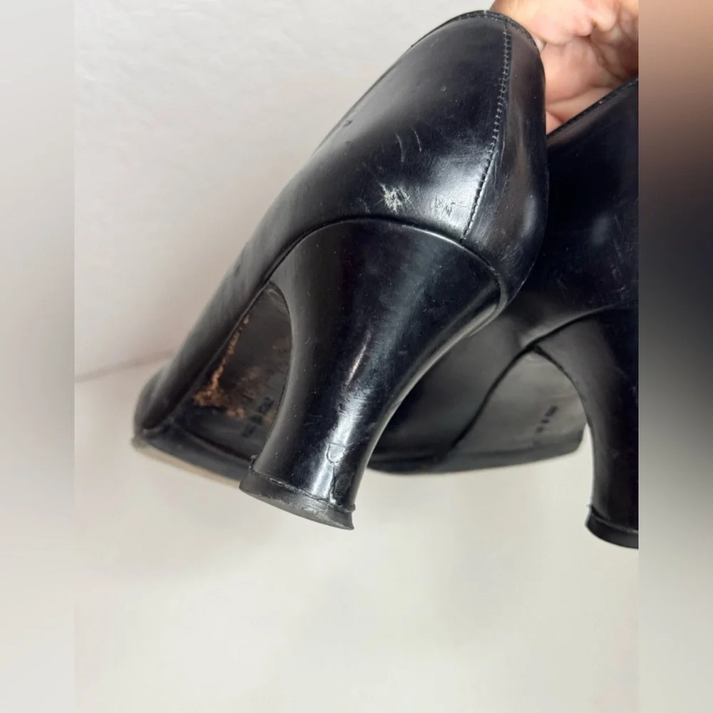 Salvatore Ferragamo Women’s Beautiful Classic 90’s Black Pump Heels Size 10